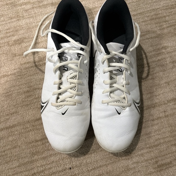 Nike Vapor 16.2 Football Cleats Black and White - Picture 6 of 7